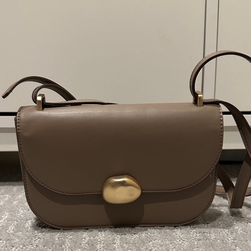 Elegant Brown Leather Shoulder Bag